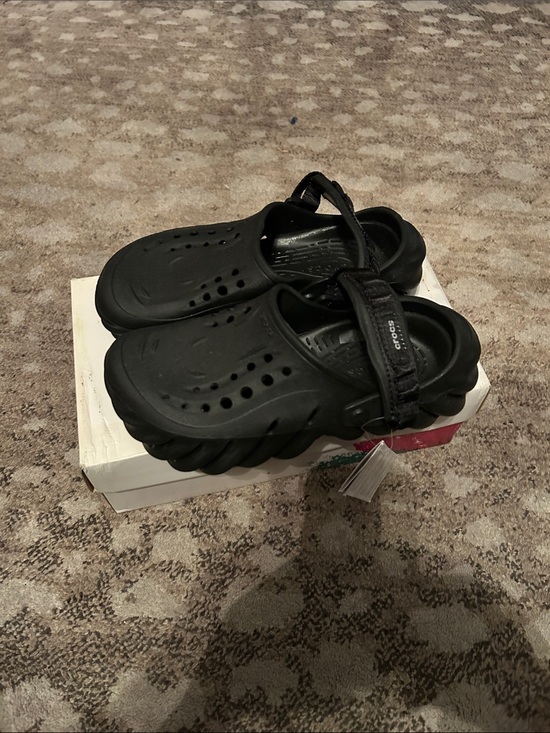 CROCS Unisex Black Slip-On Clogs with Adjustable Strap main image 6